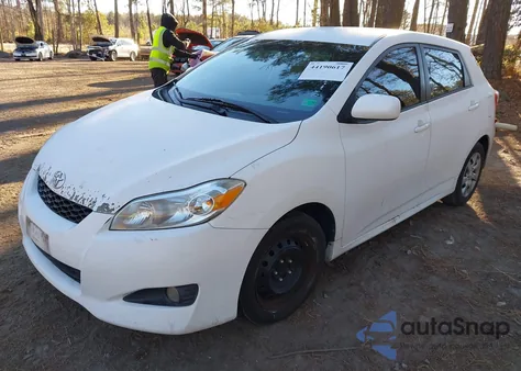 2013 Toyota Matrix S z USA, uszkodzony, nr VIN 2T1KE4EE1DC051430